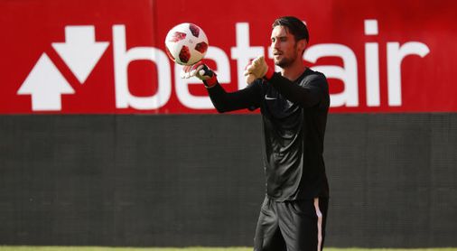Rico, en un entrenamiento con el Sevilla. Rico, en un entrenamiento con el Sevilla.