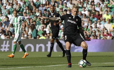 Kjaer, jugador del Sevilla, durante un partido contra el Real Betis. Kjaer, jugador del Sevilla, durante un partido contra el Real Betis.