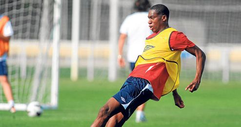 si llega una oferta de al menos ocho millones por Kondogbia y Doyen la acepta, el Sevilla tendría que pagar la mitad de la cifra en cuestión para retenerlo. si llega una oferta de al menos ocho millones por Kondogbia y Doyen la acepta, el Sevilla tendría que pagar la mitad de la cifra en cuestión para retenerlo.