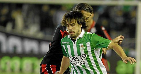 Beñat ha aumentado sus opciones de ir a la Copa Confederaciones tras conocerse la baja de Xabi Alonso. Beñat ha aumentado sus opciones de ir a la Copa Confederaciones tras conocerse la baja de Xabi Alonso.