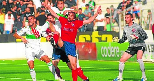 El Olot, campeón del Grupo V de Tercera, perdió en su eliminatoria de campeones frente al Elche Ilicitano. El Olot, campeón del Grupo V de Tercera, perdió en su eliminatoria de campeones frente al Elche Ilicitano.