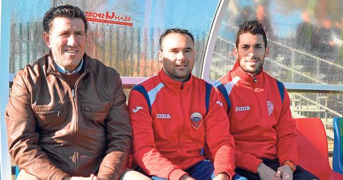 Diego Román continuará una temporada más en el banquillo del Cabecense tras renovar su compromiso. Diego Román continuará una temporada más en el banquillo del Cabecense tras renovar su compromiso.