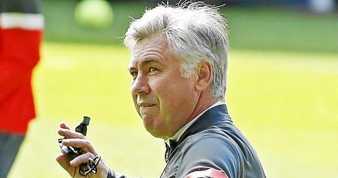 Carlo Ancelotti, dirigiendo un entrenamiento con el PSG. Carlo Ancelotti, dirigiendo un entrenamiento con el PSG.