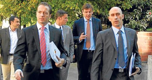 En la imagen, Luis Rubiales (derecha), presidente de la AFE. En la imagen, Luis Rubiales (derecha), presidente de la AFE.