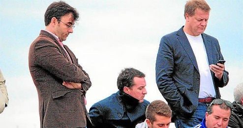 Pelayo Morón (izquierda), director deportivo del Alcalá, ha sido el encargado de hablar con el Sevilla. Pelayo Morón (izquierda), director deportivo del Alcalá, ha sido el encargado de hablar con el Sevilla.