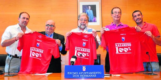 Al acto de presentación de ´Nazareno 100%´ asistieron diferentes personalidades de Dos Hermanas. Al acto de presentación de ´Nazareno 100%´ asistieron diferentes personalidades de Dos Hermanas.