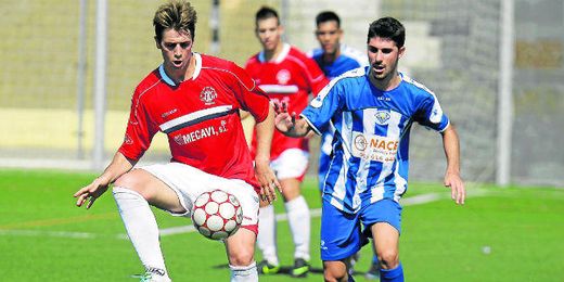 Jugada en el partido Estrella - Espeleño. Jugada en el partido Estrella - Espeleño.