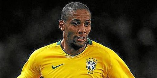 Maicon, durante un partido con la ´canarinha´. Maicon, durante un partido con la ´canarinha´.