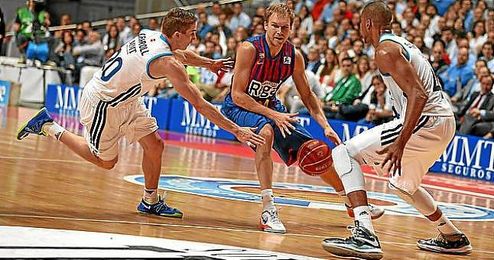 Madrid y Barcelona durante un partido de la Supercopa. Madrid y Barcelona durante un partido de la Supercopa.
