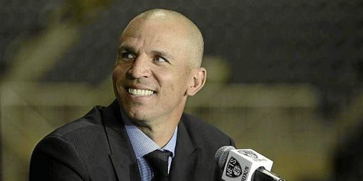 Jason Kidd no podrá debutar como entrenador en el partido inaugural de la NBA. Jason Kidd no podrá debutar como entrenador en el partido inaugural de la NBA.