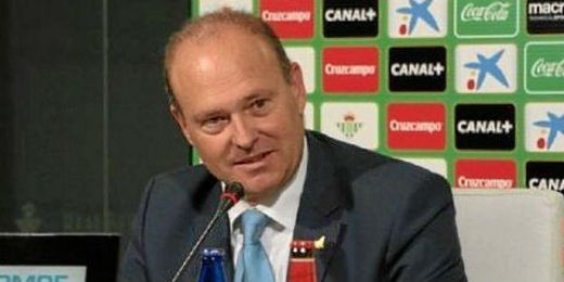 Pepe Mel en una rueda de prensa con el Betis. Pepe Mel en una rueda de prensa con el Betis.