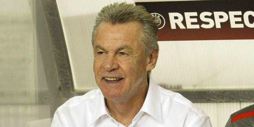 Hitzfeld, seleccionador suizo, ante Croacia. Hitzfeld, seleccionador suizo, ante Croacia.
