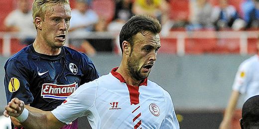 Cala no quiere seguir siendo el cuarto central del Sevilla. Cala no quiere seguir siendo el cuarto central del Sevilla.