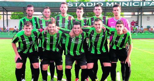 En la imagen, once inicial del Pedrera durante un bolo de pretemporada En la imagen, once inicial del Pedrera durante un bolo de pretemporada