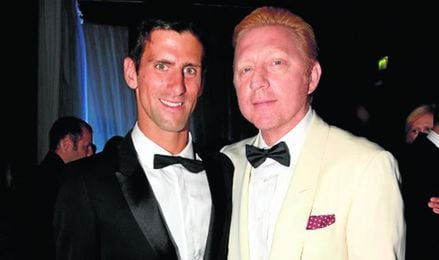 Novak Djokovic posa junto al ex tenista Boris Becker durante una gala. Novak Djokovic posa junto al ex tenista Boris Becker durante una gala.