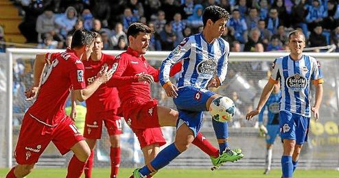 Salomao, con el Deportivo, en el partido ante el Sporting de Gijón. Salomao, con el Deportivo, en el partido ante el Sporting de Gijón.