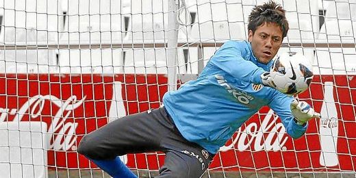 Diego Alves en un entrenamiento del Valencia. Diego Alves en un entrenamiento del Valencia.