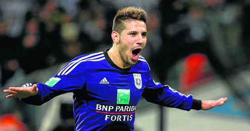 Aleksandar Mitrovic (Smederevo, 16-09-94) celebra uno de sus once goles este curso con la camiseta del Anderlecht. Aleksandar Mitrovic (Smederevo, 16-09-94) celebra uno de sus once goles este curso con la camiseta del Anderlecht.