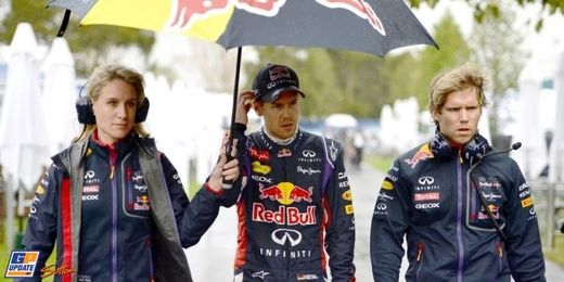 Vettel, muy molesto con el rendimiento de su coche. Vettel, muy molesto con el rendimiento de su coche.