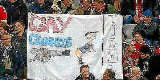 La UEFA sanciona al Bayern por una pancarta homófoba. La UEFA sanciona al Bayern por una pancarta homófoba.