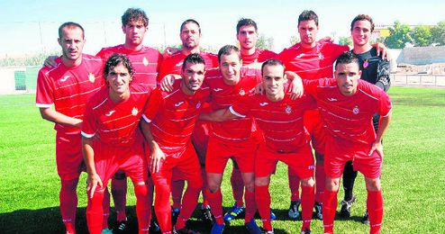 El once inicial del C.D. Utrera posa en los instantes previos al comienzo de su partido de Primera Andaluza. El once inicial del C.D. Utrera posa en los instantes previos al comienzo de su partido de Primera Andaluza.