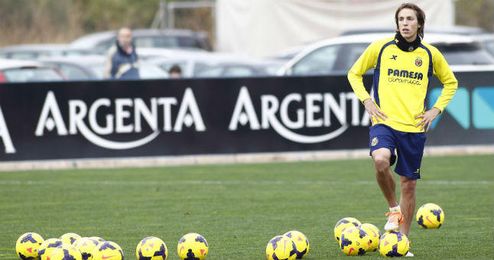 Tomás Pina durante un entrenamiento con el Villarreal. Tomás Pina durante un entrenamiento con el Villarreal.