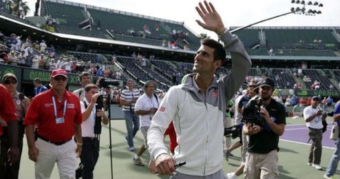 Djokovic saluda al público tras batir a Nadal en Cayo Vizcaíno. Djokovic saluda al público tras batir a Nadal en Cayo Vizcaíno.
