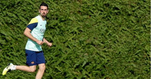 Isaac Cuenca se ejercita en solitario con el F.C. Barcelona. Isaac Cuenca se ejercita en solitario con el F.C. Barcelona.
