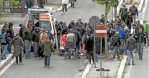 La conmoción después de los disparos en Roma antes de la Copa de Italia el sábado. La conmoción después de los disparos en Roma antes de la Copa de Italia el sábado.