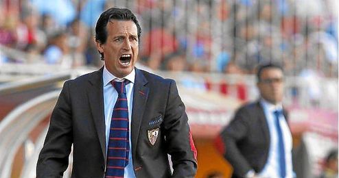 Emery, en el partido ante el Villarreal; seguirá la temporada próxima en Nervión. Emery, en el partido ante el Villarreal; seguirá la temporada próxima en Nervión.