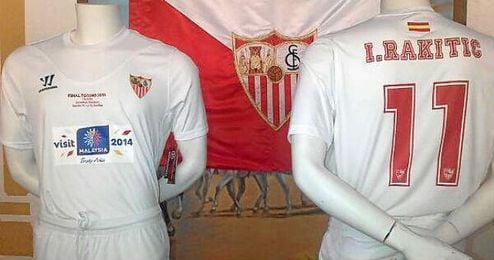 El Sevilla utilizará una equipación parecida a la de Eindhoven. El Sevilla utilizará una equipación parecida a la de Eindhoven.