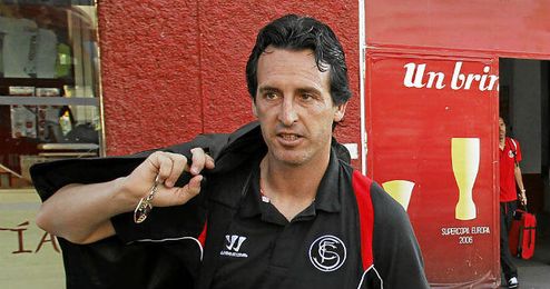 Emery, partiendo hacia la concentración en Marbella. Emery, partiendo hacia la concentración en Marbella.