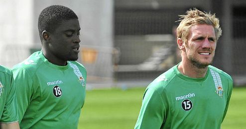 Perquis, junto a N´Diaye, en un entrenamiento. Perquis, junto a N´Diaye, en un entrenamiento.