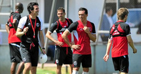 Emery ha dado descanso a Gameiro pensando en el Benfica. Emery ha dado descanso a Gameiro pensando en el Benfica.