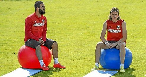 Diego Simeone y Diego Costa en entrenamiento en Majadahonda. Diego Simeone y Diego Costa en entrenamiento en Majadahonda.