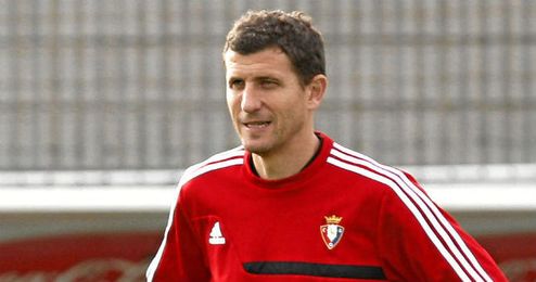 Javi Gracia, en un entrenamiento en Tajonar. Javi Gracia, en un entrenamiento en Tajonar.