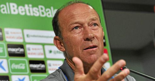 Calderón, en rueda de prensa. Calderón, en rueda de prensa.