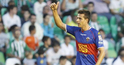 Manu del Moral regresará al Sevilla en verano tras su cesión al Elche. Manu del Moral regresará al Sevilla en verano tras su cesión al Elche.