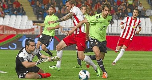 Andrés Fernández y Arribas, en el partido ante el Almería. Andrés Fernández y Arribas, en el partido ante el Almería.
