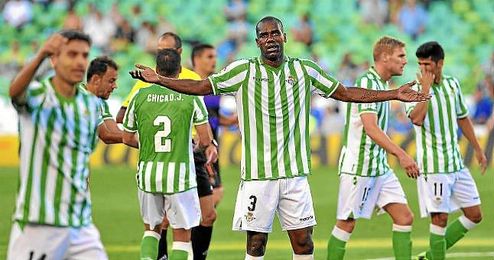 Los jugadores del Betis durante el último partido en el Villamarín esta temporada, ante el Valladolid. Los jugadores del Betis durante el último partido en el Villamarín esta temporada, ante el Valladolid.