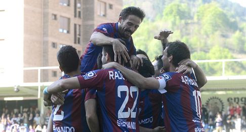 El Eibar jugará en Primera por primera vez en su historia. El Eibar jugará en Primera por primera vez en su historia.