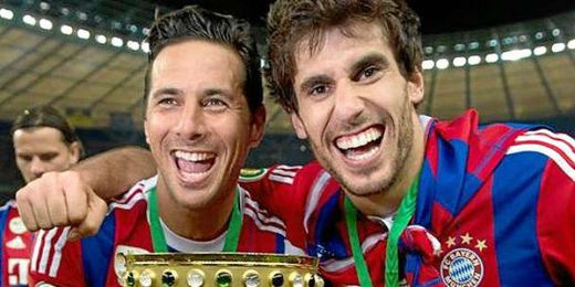 Pizarro junto a Javi Martínez celebrando la copa alemana Pizarro junto a Javi Martínez celebrando la copa alemana