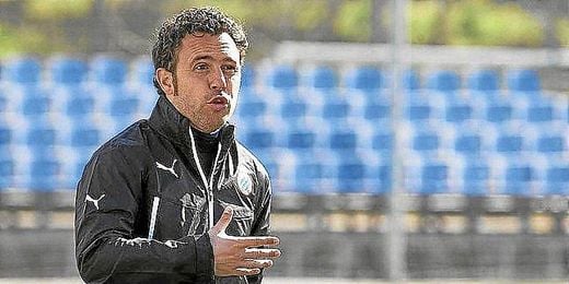 González tomará las riendas del primer equipo. González tomará las riendas del primer equipo.