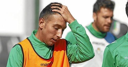 Varela se ha entrenado habitualmente con el primer equipo e incluso llegó a debutar contra el Rubin Kazan en la Europa League. Varela se ha entrenado habitualmente con el primer equipo e incluso llegó a debutar contra el Rubin Kazan en la Europa League.