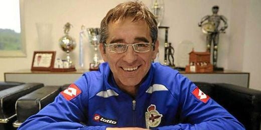 Vazquez posando ante la prensa Vazquez posando ante la prensa