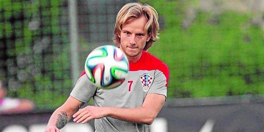 Rakitic espera que su traspaso se soluciones lo antes posible para centrarse en el Mundial. Rakitic espera que su traspaso se soluciones lo antes posible para centrarse en el Mundial.