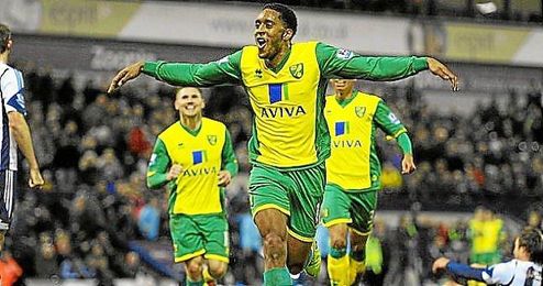 Leroy Fer celebra un gol con el Norwich City durante la temporada pasada. Leroy Fer celebra un gol con el Norwich City durante la temporada pasada.