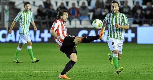 Beñat jugando ante el Betis Beñat jugando ante el Betis