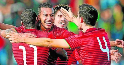 El ojeador nervionense vio hasta nueve goles en el Portugal-Holanda. El ojeador nervionense vio hasta nueve goles en el Portugal-Holanda.