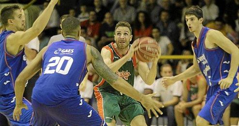 Urtasun en un partido de pretemporada ante Estudiantes. Urtasun en un partido de pretemporada ante Estudiantes.